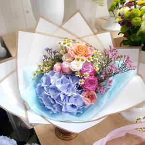 Летний букет с гортензией