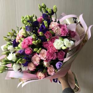 Эустома с розой кустовой