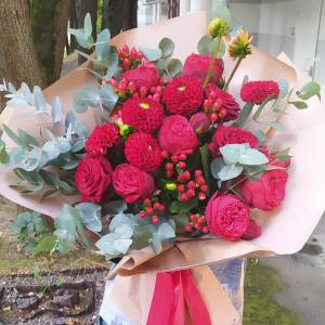 Букет с георгинами "С любовью"