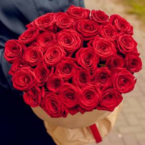 Букет из 31 красных роз (60см)