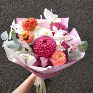 Букет с георгинами "Нежность"