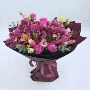 Букет с альстромерией "Афина"