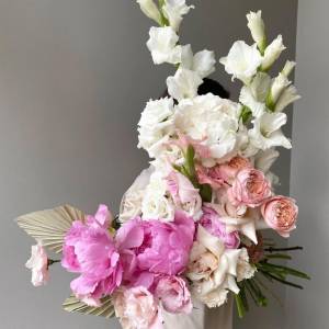 Букет с гладиолусами "Нежный"