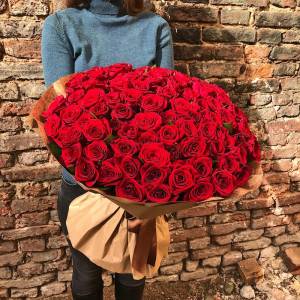 Букет из 101 бордовой розы