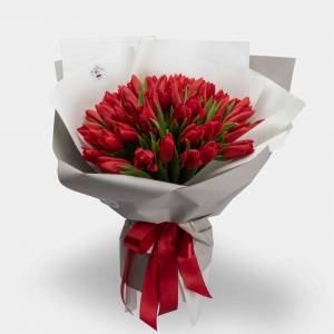 Букет из 35 красных тюльпанов "Марта"
