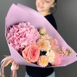 Букет с георгинами "Теплый взгляд"