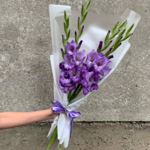 Букет гладиолусов "Сиреневое чудо"