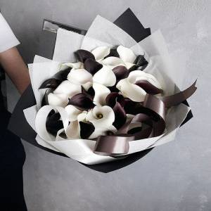 Букет из 39 калл "Вечность"