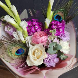 Букет с гладиолусами "Павлин"