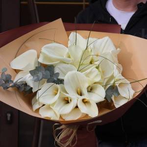 Букет из калл "Страстная невинность"