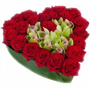 Букет роз в виде сердца