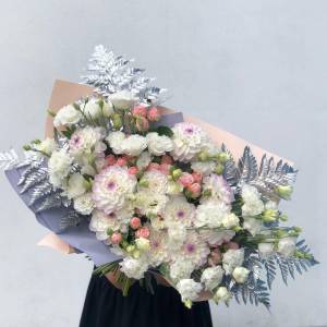 Букет с георгинами "Серебро"