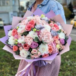 Букет с георгинами "Катрин"