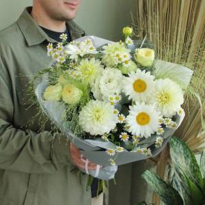 Букет с георгинами "Сюрприз"