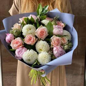 Букет с георгинами "Твоя радость"