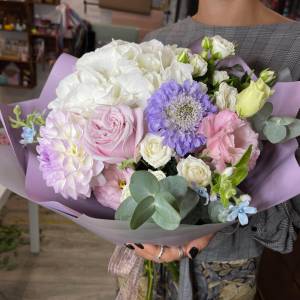 Букет с георгинами "Лагуна"