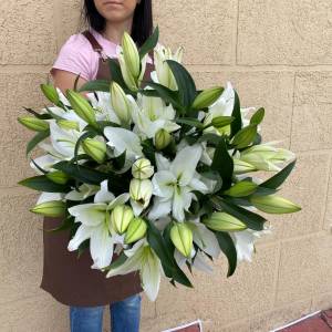 9 белых лилий