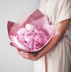 Букет из 9 пионов