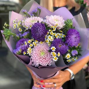 Букет с астрами "Фиолетовая нежность"