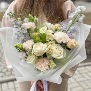 Букет с нарциссами "Легкий"