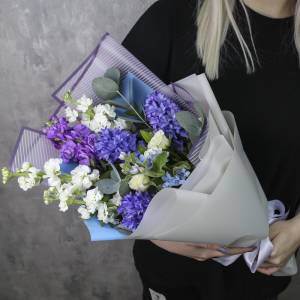 Букет с гиацинтами "Ароматный мир"